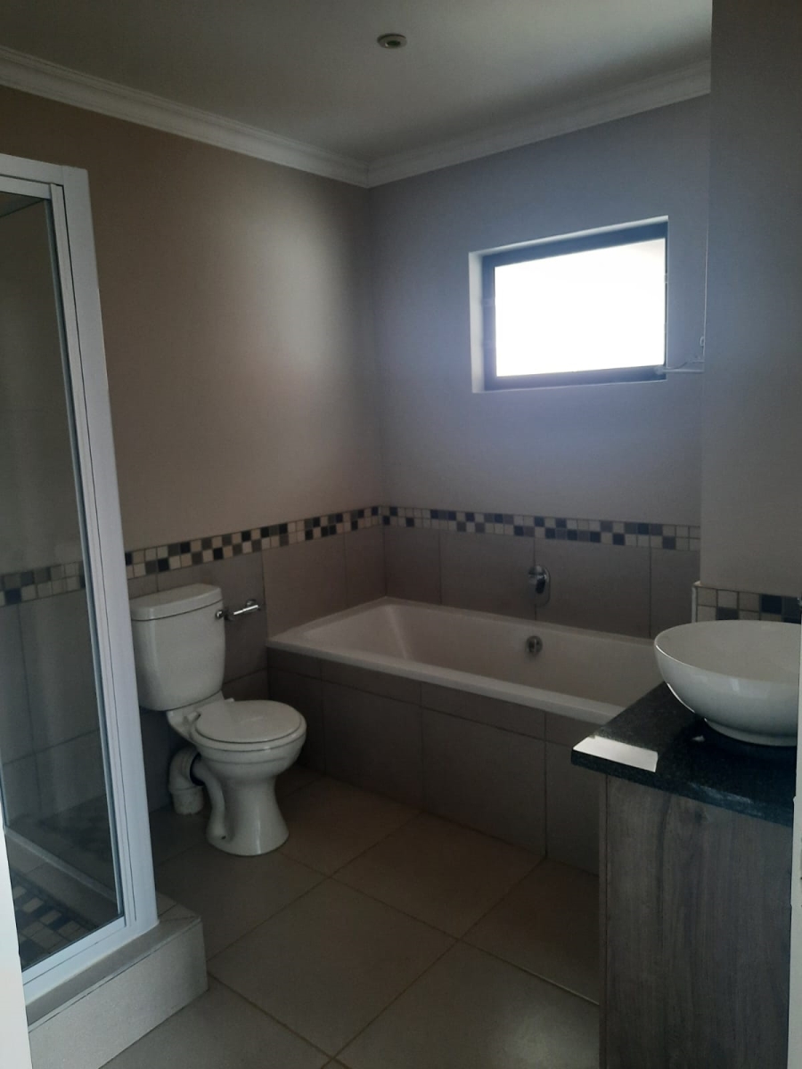 To Let 3 Bedroom Property for Rent in Langenhovenpark Free State